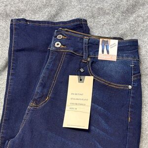 Beyond Us blue 5 pocket high rise straight curvy shape jeans size 18 NWT